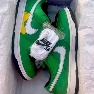 Nike SB low dunks/ taxi green Tokyo (rare)